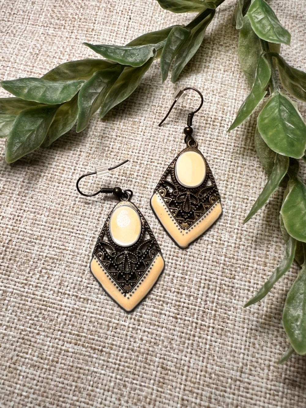 VINTAGE Cream Enamel and Metal Filigree Diamond-Shaped Dangle Earrings